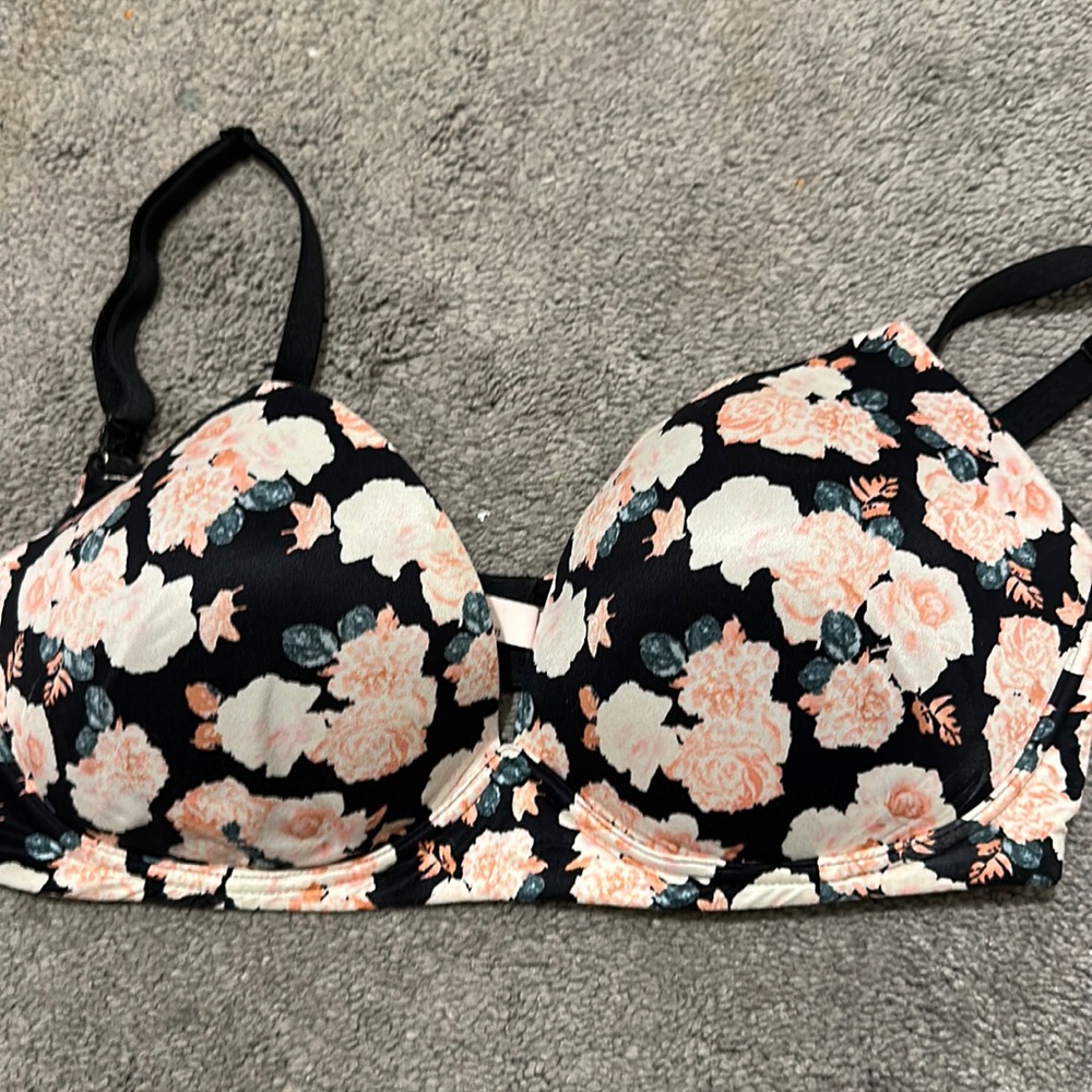 Victoria’s Secret nursing bra size 36D
